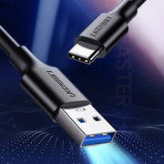 UGREEN US184 USB-A and reversible USB-C connector detail
